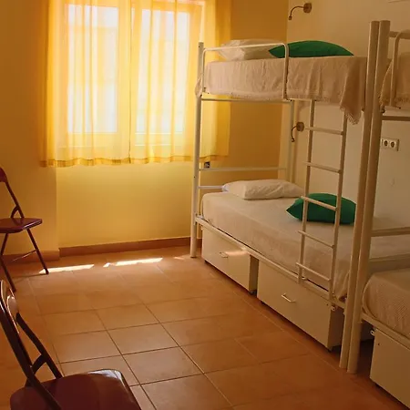 Racing Mackerel Hostel *