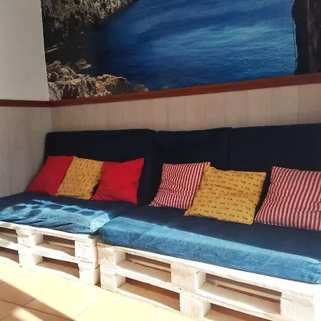 Racing Mackerel Hostal Lagos