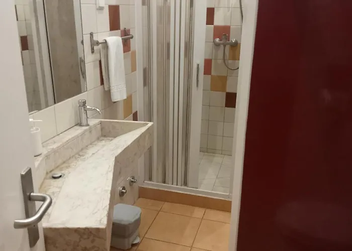 Racing Mackerel Hostel *